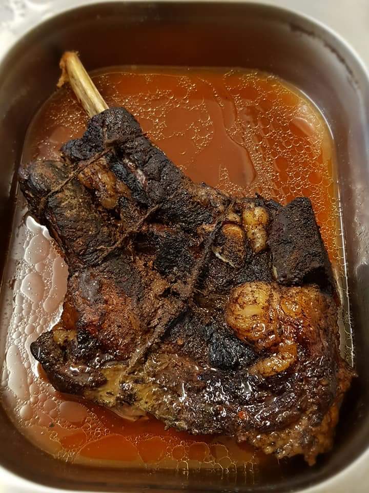 מרק בשר אסייתי עם כיסונים ממולאים בבריסקט מעושן - תמונה 5