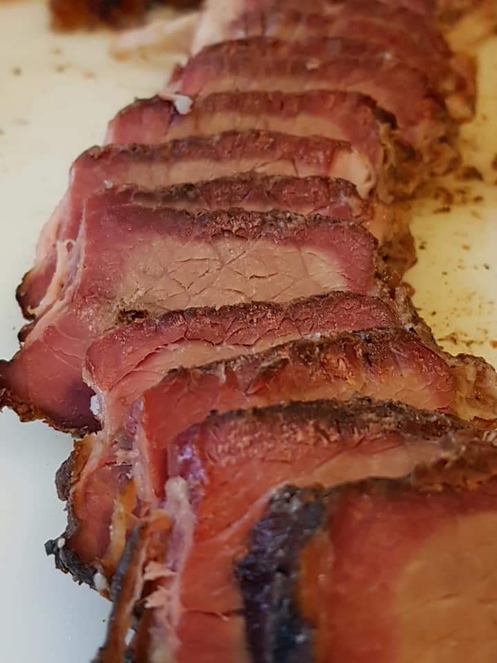 מרק בשר אסייתי עם כיסונים ממולאים בבריסקט מעושן - תמונה 1